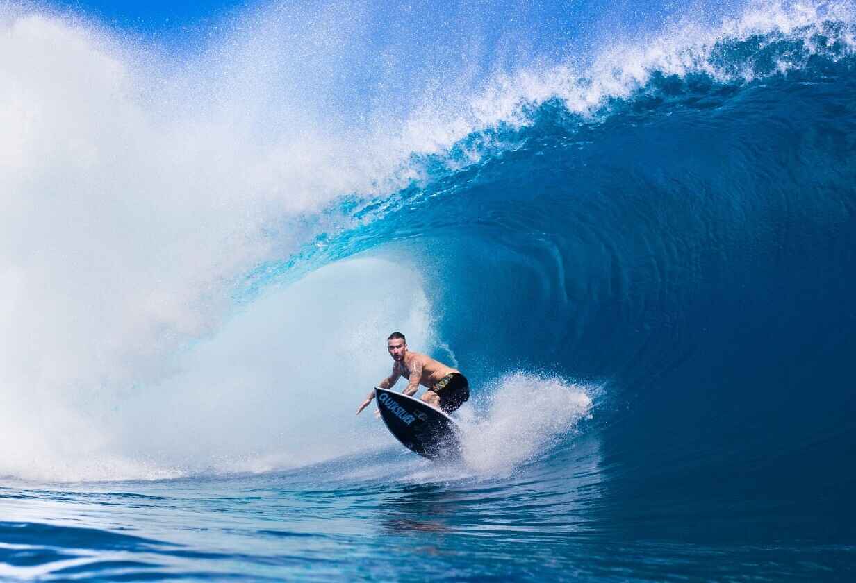surfující muž