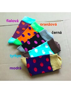 Barevné ponožky s puntíky