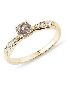 Zlatý prsten s champagne diamantem KLENOTA K0243023
