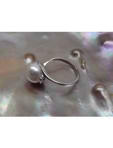 zlatý prsten se sladkovodní perlou buton 9-9,5 mm
