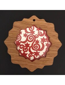 AMADEA Dřevěná ozdoba z masivu s barevným vkladem - vločka s ornamentem 8 cm