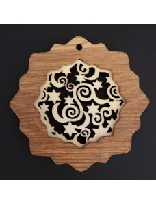 AMADEA Dřevěná ozdoba z masivu s vkladem - vločka s ornamentem 7 cm