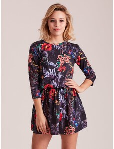 Fashionhunters Černé šaty s barevným květinovým vzorem