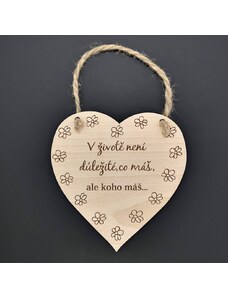 AMADEA Dřevěné srdce s textem V životě není důležité, co máš, ale..., masivní dřevo, 16 x 15 cm