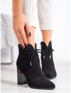 Klasické kotníčkové boty dámské černé na širokém podpatku