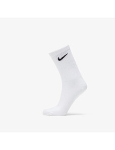 Biele ponožky a lakovky