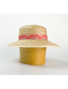Karpet Dámský slaměný klobouk zdobený rypsovou stuhou
