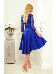 numoco NICOLLE - Světle modré dámské šaty s delším zadním dílem a s krajkovým výstřihem 210-12