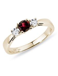 Granátový prsten s diamanty ve žlutém zlatě KLENOTA K0235033