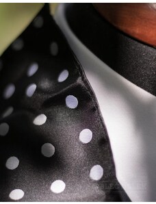Obleč oblek Černý kapesníček do saka s bílými puntíky