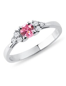 Zlatý prsten s růžovým safírem a diamanty KLENOTA K0109072