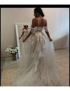 Donna Bridal nádherné krajkové svatební šaty se spadlými rukávy a knoflíčky na zádech
