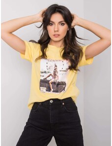 Fashionhunters Žluté tričko s nášivkami