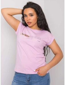 Fashionhunters Světle fialové tričko plus velikosti s nášivkami
