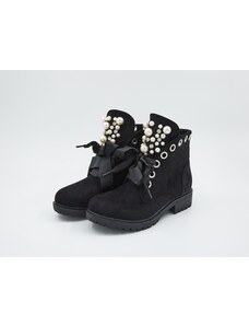 ideal shoes Dámské černé kotníkové boty Clea s mašlí a kamínky - semišové