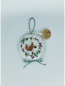 BRIMOON Závěsná dekorace veverka pr. 8 cm