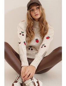 Trend Alaçatı Stili Women's Beige Embroidered Crew Neck Knitwear Sweater