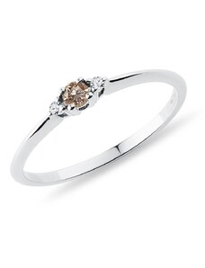 Diamantový prsten s champagne diamantem v bílém zlatě KLENOTA K0335072