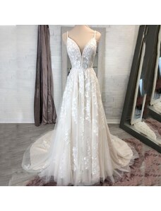 Donna Bridal elegantní krajkové svatební šaty s knoflíčky na zádech + SPODNICE ZDARMA