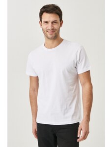AC&Co / Altınyıldız Classics Pánské bílé tričko s krátkým rukávem ze 100% bavlny Slim Fit Slim Fit s klasickým výstřihem.