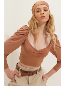 Trend Alaçatı Stili Women's Caramel Pattern Kiss Collar Princess Sleeve Soft Textured Crop Patterned Blouse