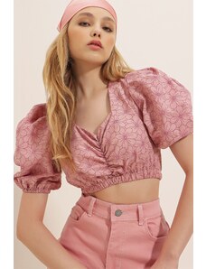 Trend Alaçatı Stili Women's Powder Pink Kiss Collar Front Gathered Princess Sleeve Floral Pattern Crop Woven Blouse
