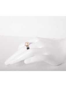 Klára Bílá Jewellery Stříbrný dámský prsten Bowpearls s perlou 41 (13,0mm), Barva perly: Bílá