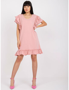 Fashionhunters Světle růžové bavlněné šaty s volánkem a výstřihem do V