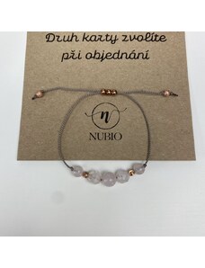 NUBIO Dárková karta se šňůrkovým náramkem z růženínu
