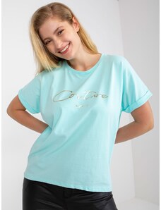 Fashionhunters Bavlněné mátové tričko větší velikosti se sloganem