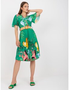 Fashionhunters Zelené plisované šaty s potisky s páskem