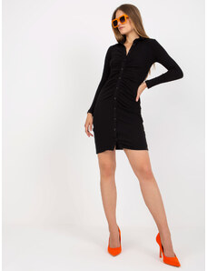 Fashionhunters Černé žebrované basic šaty s řasením RUE PARIS