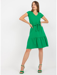 Fashionhunters Základní zelené šaty s vázáním RUE PARIS
