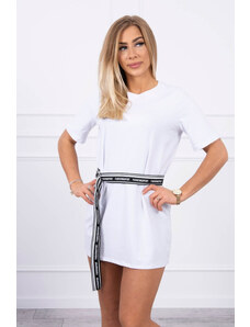 K-Fashion Šaty s ozdobným páskem bílé