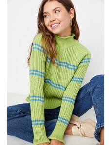 Trendyol zelený pruhovaný pletený svetr