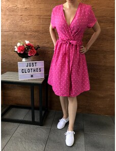 Růžové puntíkaté šaty