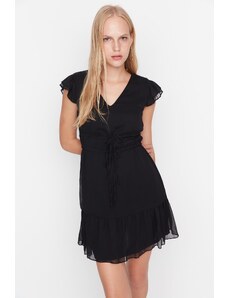 Mini šaty Trendyol A-Line s tkanou podšívkou a volánky s černým páskem
