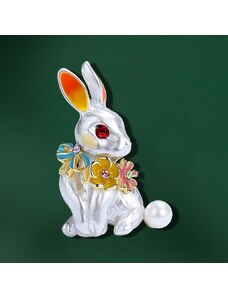 Éternelle Brož v podobě bílého králíka z Říše divů