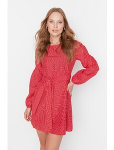 Mini tkané šaty Trendyol s červeným páskem