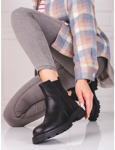 Komfortní černé kotníčkové boty dámské na plochém podpatku