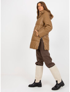 Fashionhunters Camel zimní bunda z ekokůže s prošíváním