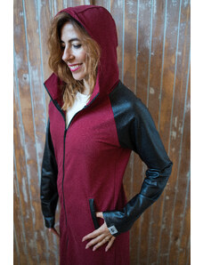 Meera Design Šmrncovní kabát Psyché s kapucou a koženými rukávy / Vínová počesaná teplákovina