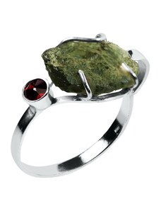 Stříbrný prsten s neopracovaným Vlatavínem a s Granátem Planet Shop