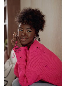 FASARDI Krátký oversized svetr s dírami v neonově růžové barvě