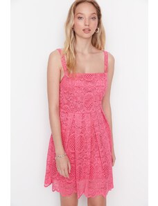 Trendyol růžové páskové vyšívací tkané šaty