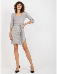 Fashionhunters Dámské asymetrické krátké šaty s třásněmi - šedé
