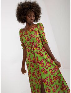 Fashionhunters Světle zelené midi šaty s květinami s rozparkem