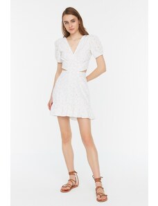 Trendyol bílé vyšívané vzorované tkané šaty