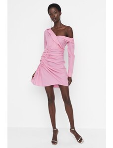Trendyol růžové popelínové elegantní večerní šaty s odhalením ramen
