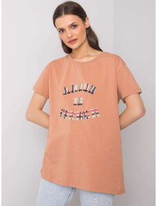 Fashionhunters Velbloudí dámské tričko s nápisem